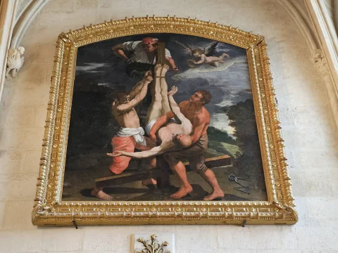Óleo monumental con el Martirio de san Pedro en marco dorado tallado atribuido a Mateo Cerezo el Viejo
