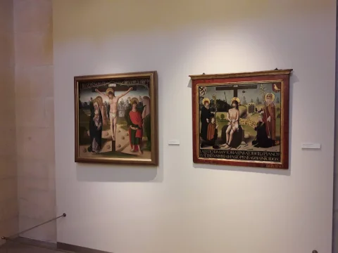 Tablas hispanoflamencas de la Crucifixión y del Varón de Dolores con donantes y prelados
