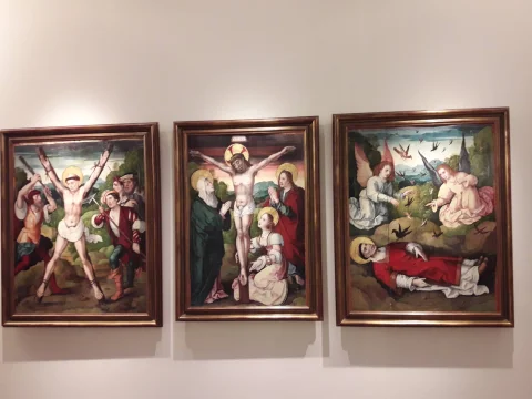 Tríptico de tablas con el martirio de san Sebastián, el Calvario y la muerte de san Vicente