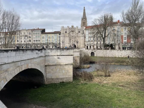 Puente Santa María (vista lateral desde la margen izquierda del río Arlanzón)