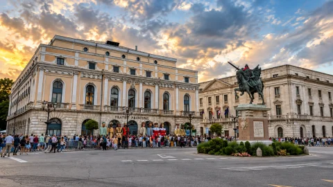 La Plaza de Mio Cid en fiestas con el Cid Campeador partícipeicipe