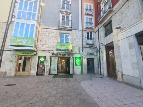 Zona de la farmacia y joyería