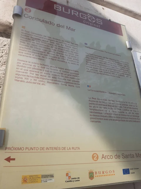 Panel informativo turístico sobre la historia del Real Consulado del Mar y su Academia de Dibujo
