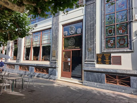 Fachada exterior del Palacio de Cultura y Recreo / Casino de Burgos