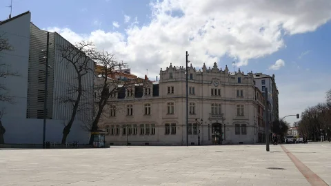 Vista exterior completa del histórico edificio de Correos de Burgos