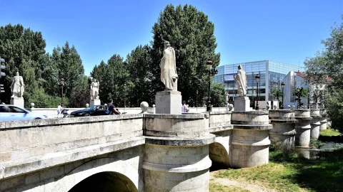 Estatuas del Puente San Pablo