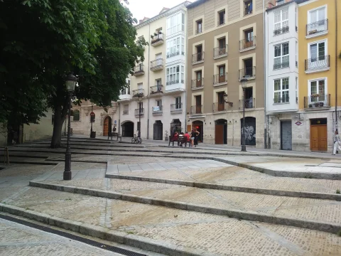 Perspectiva amplia de la Plaza de los Castaños