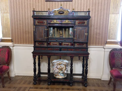 Mueble bargueño castellano en el Salón de Recepciones