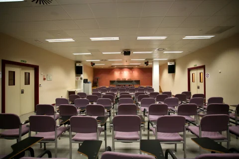 Sala de prensa y salón de actos municipal