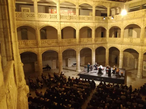 Concierto de música en el patio interior del Palacio del Condestable de Castilla