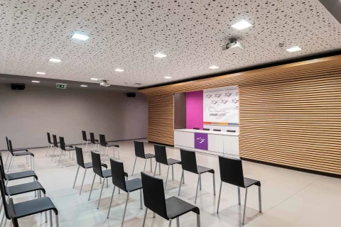 Espacio del centro cultural destinado a charlas, eventos y presentaciones institucionales