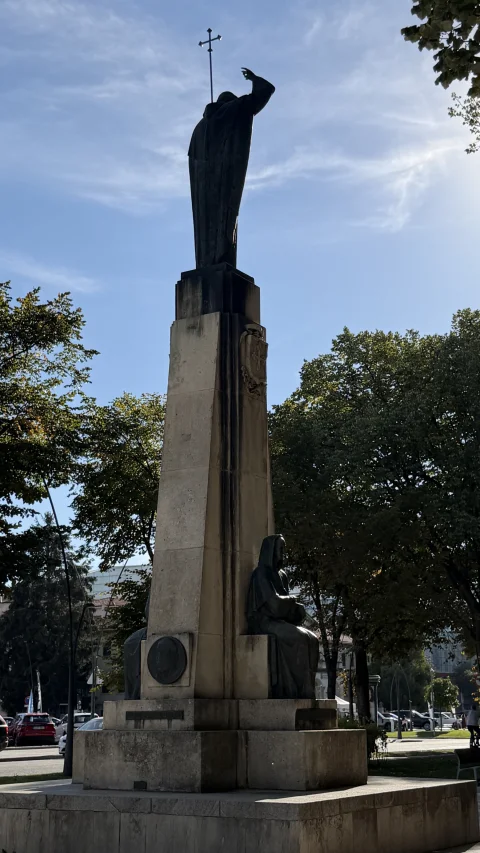 Perspectiva posterior del Monumento a Santo Domingo de Guzmán