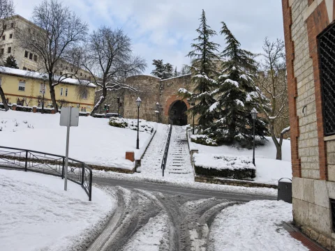 El Arco de San Martín y sus accesos cubiertos de nieve