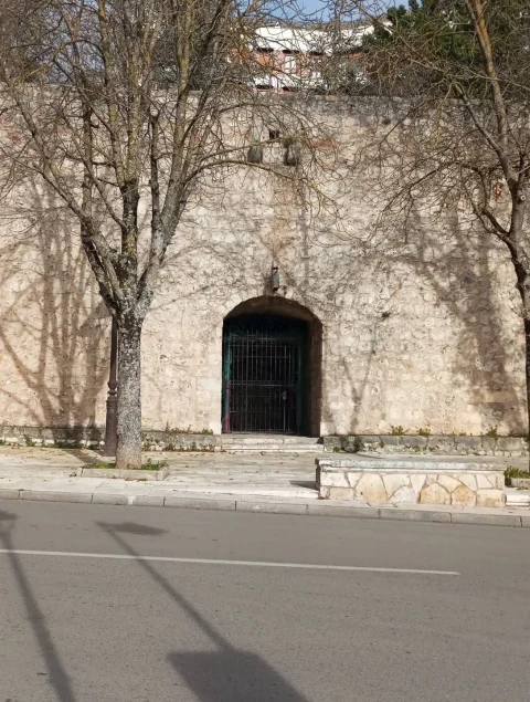 Puerta de la Judería en la muralla de Burgos