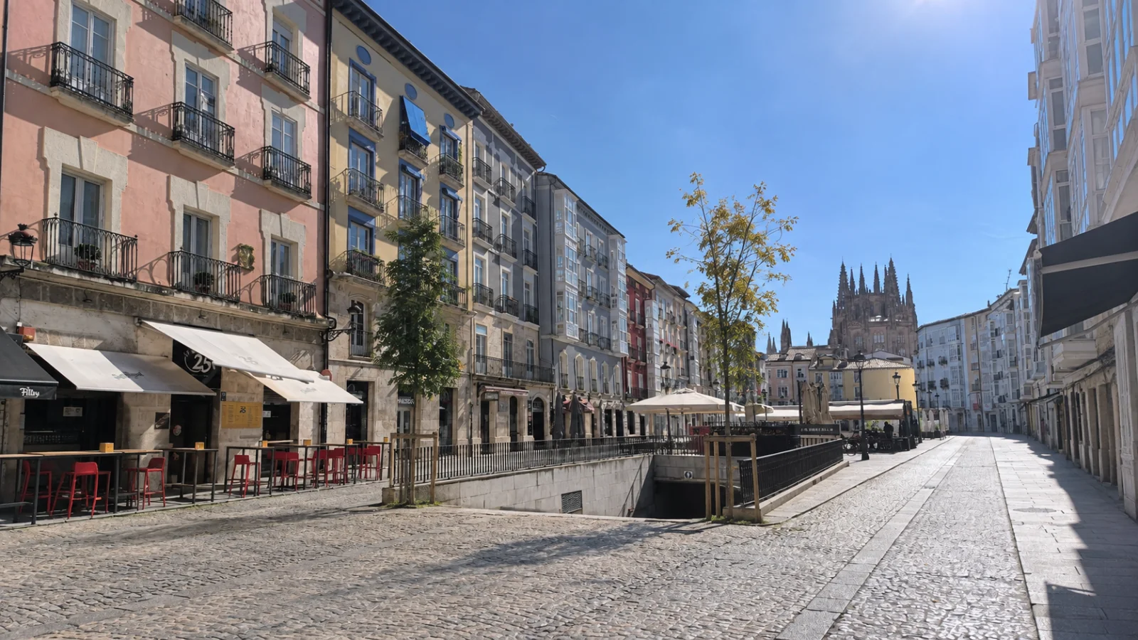 Plaza Huerto del Rey con la Catedral de Burgos al fondo