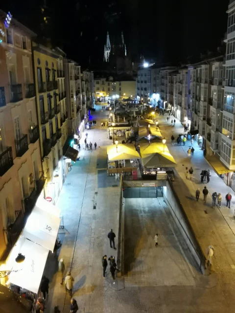 Vista nocturna desde las alturas de la plaza Huerto del Rey