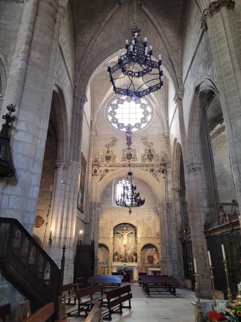 Nave lateral con vistas a la capilla del Cristo de las Gotas