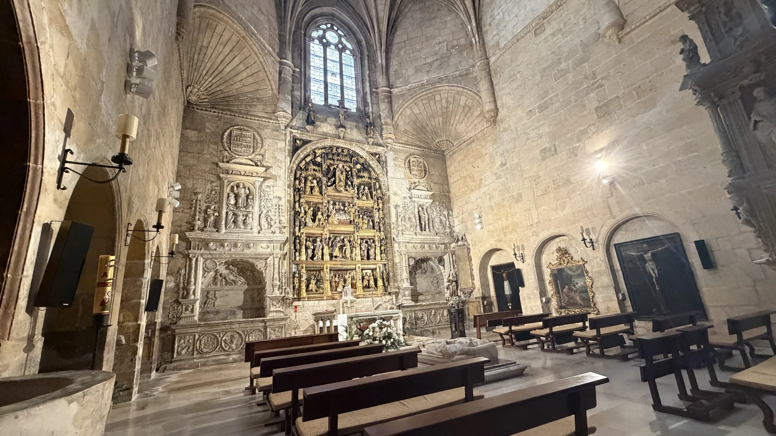 Perspectiva general del interior de la capilla