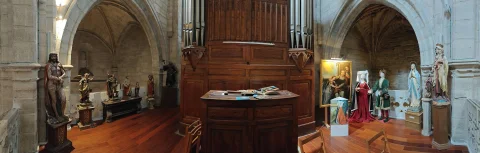 Panorámica del interior del coro alto y sus esculturas