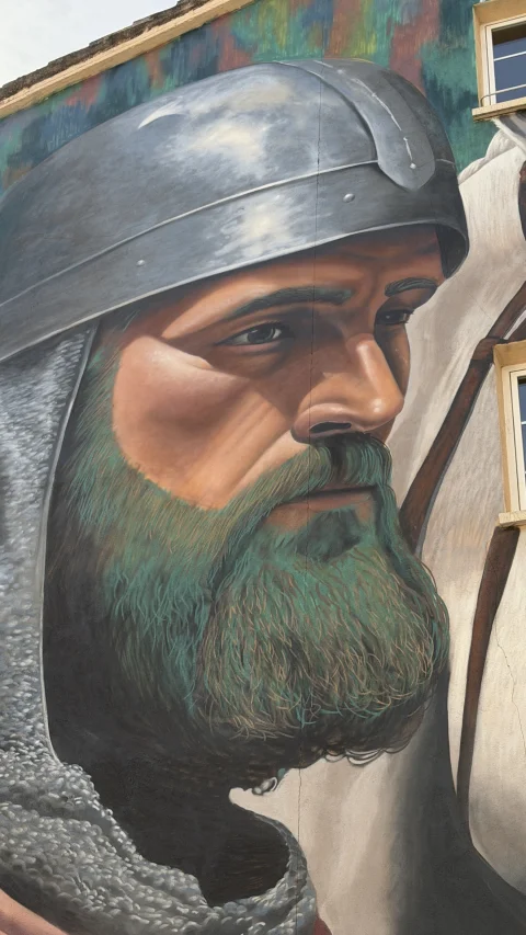 Detalle del rostro de El Cid Campeador en el mural La Conquista