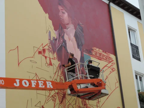 Proceso de creación del mural Carmen por Telmo Miel en Burgos