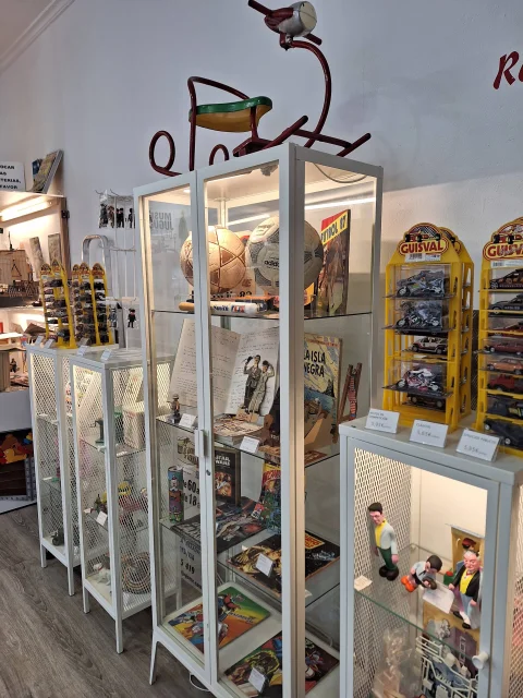 Estanterías con vitrinas 2