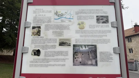 Panel informativo sobre la historia y arqueología del Solar del Cid