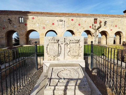 Mausoleo y Sepulcro del Cura Merino