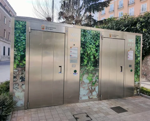 Módulo doble de baños públicos del Ayuntamiento de Burgos