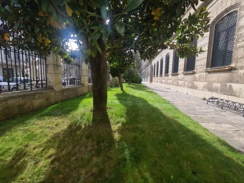 Jardines exteriores de la Facultad de Teología de Burgos