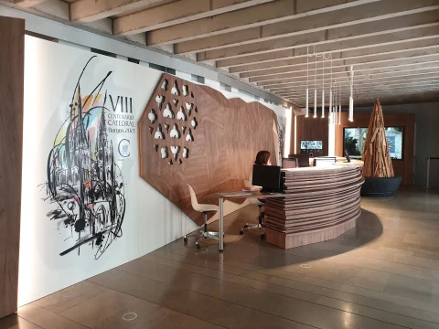 Recepción de CITUR con mural conmemorativo de la Catedral de Burgos