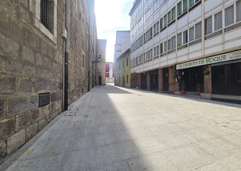 Calle Santa Águeda y restaurante El Huerto de Roque