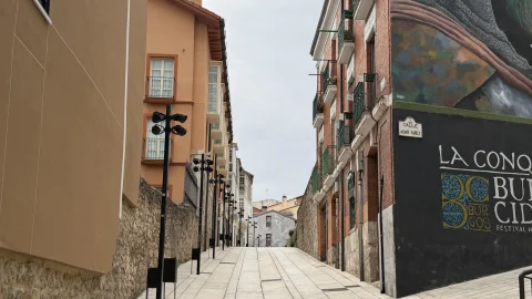 Acceso a la Calle Hospital de los Ciegos desde el mural Burgos Cidiano