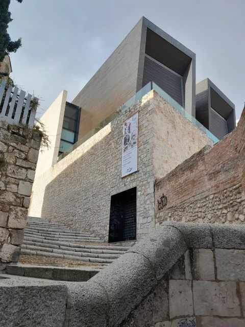 Vista desde las escaleras del Centro de Arte Caja de Burgos CAB