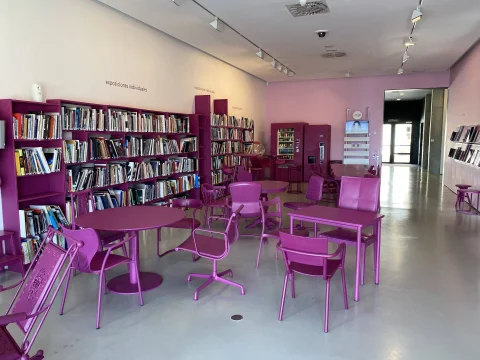 Centro de documentación y lectura del Centro de Arte CAB