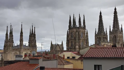 Panorámica de las agujas de la Catedral de Burgos desde el CAB