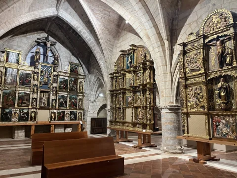 Exposición de retablos en las naves góticas de San Esteban