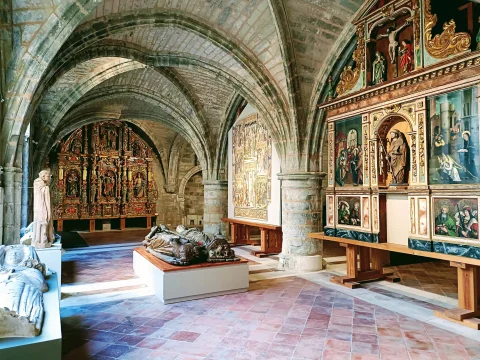 Galería de exposición de arte sacro y retablos en San Esteban