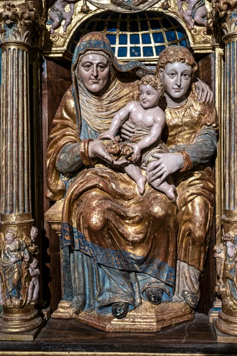 Relieve renacentista de Santa Ana, la Virgen y el Niño