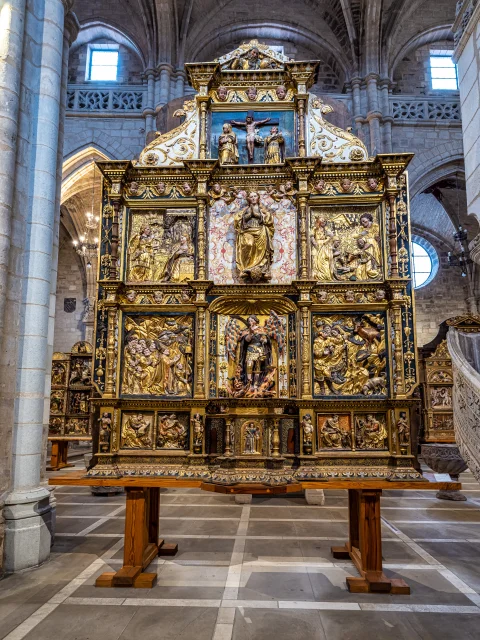 Retablo de San Miguel Arcángel de Iglesiarrubia en el Museo del Retablo