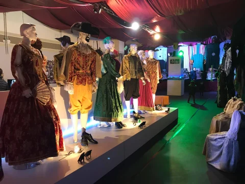 Más vestidos y trajes de otra época