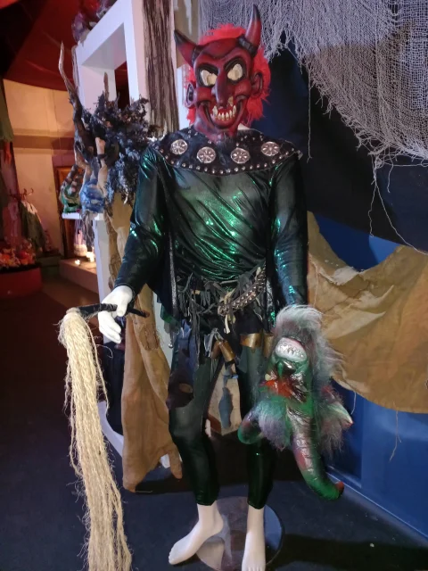 Traje que representa a un Diablo (o Diablillo)