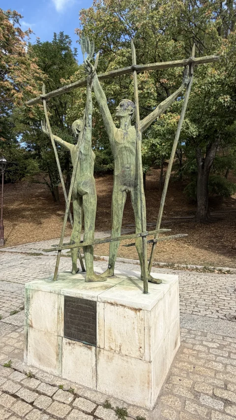 Frontal del Monumento a las víctimas de la represión franquista en Burgos