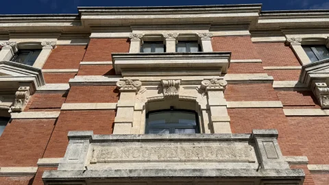 Detalle labrado del balcón de la antigua sede del Banco de España