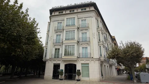 Fachada del AC Hotel Burgos en la calle Eduardo Martínez del Campo