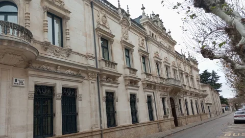 Fachada del Arzobispado en la calle Eduardo Martínez del Campo