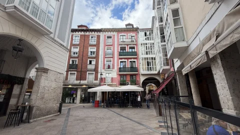 Soportales y miradores acristalados en el entorno de la calle Sombrerería de Burgos