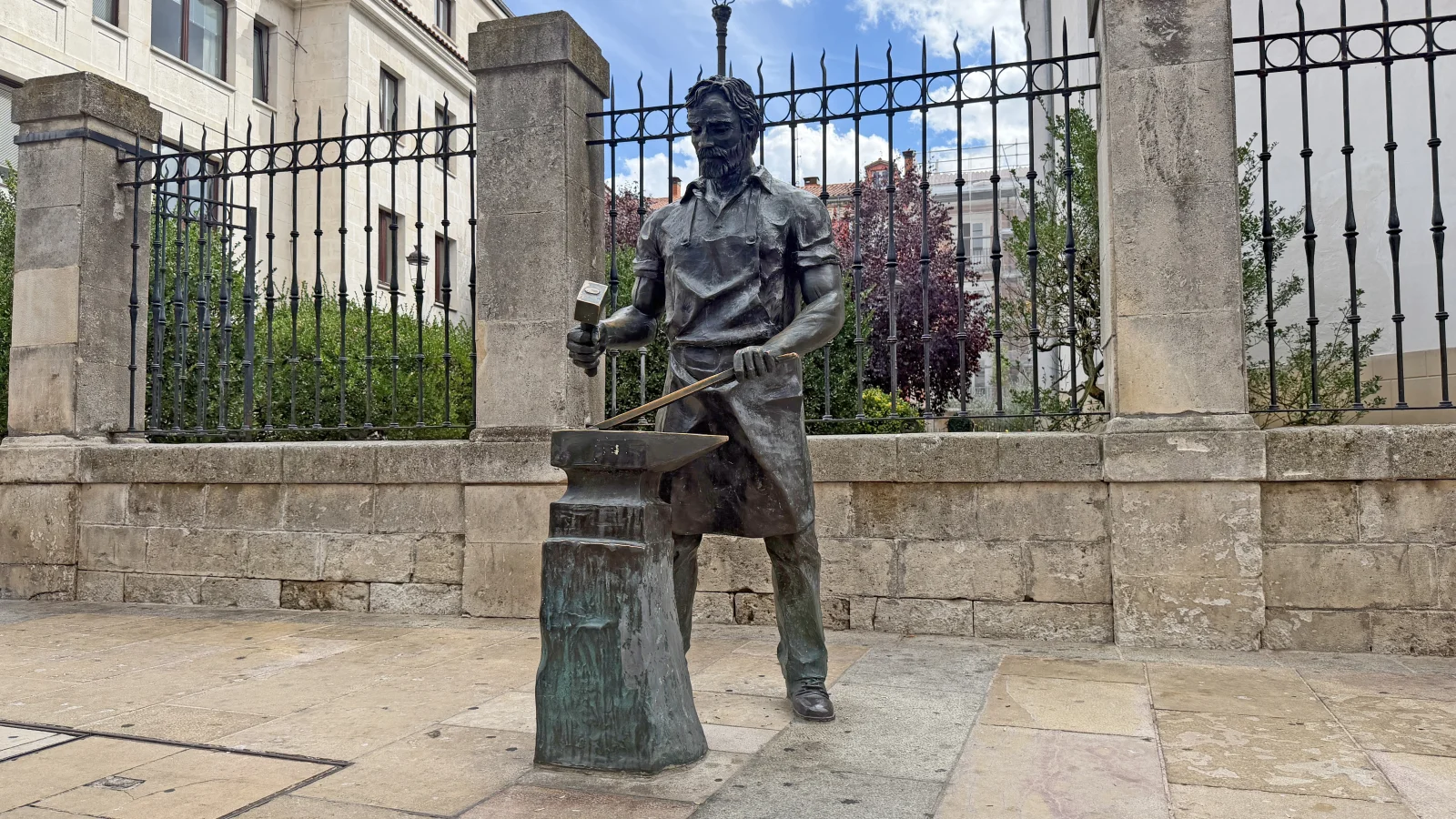 Estatua del Herrero en la calle San Lorenzo de Burgos
