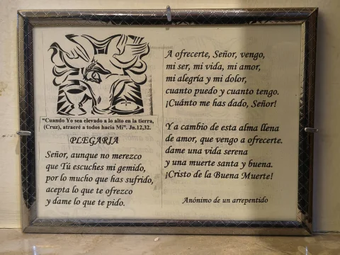 Cuadro de devoción con una plegaria, en el interior de la Capilla de la Divina Pastora de Burgos