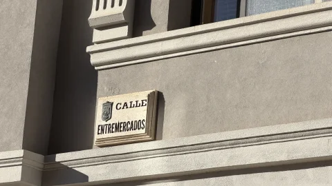 Placa de la calle Entremercados